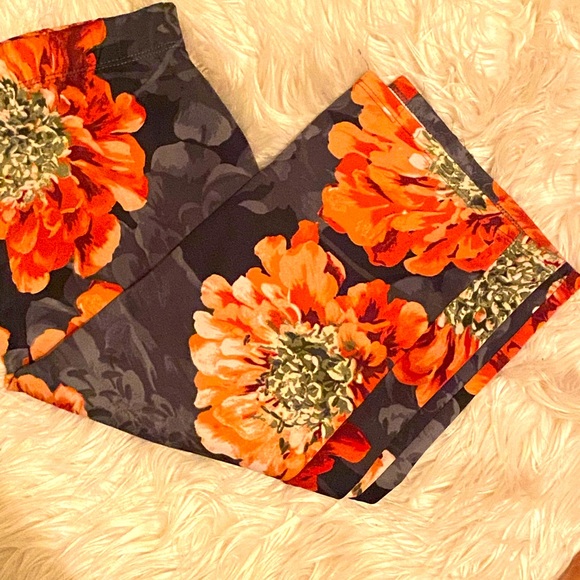 🖤❤️𝕂𝕝𝕒𝕤𝕤𝕪 𝔾𝕚𝕣𝕝 𝕊𝕜𝕚𝕣𝕥❤️🖤 - Picture 1 of 4